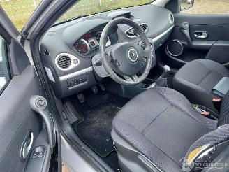 Renault Clio 1.2   deurs picture 5