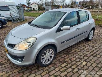 Avarii autoturisme Renault Clio 1.2   deurs 2009/4