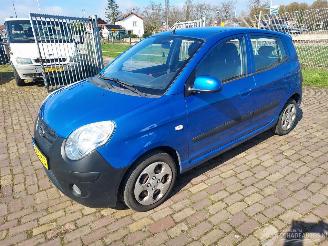 skadebil auto Kia Picanto 1.0 i + apk 2010/6
