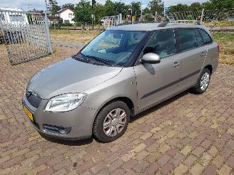 Skoda Fabia 1.6i 16V Tour Combi Nieuwe apk picture 2