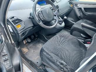 Citroën C4-picasso 1.8iAmbiance 7 persoons + Apk picture 6