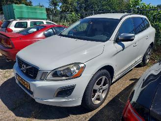 Damaged car Volvo Xc-60 GERESERVEERD  2.0 Benzine AUTOMAAT 2011/2