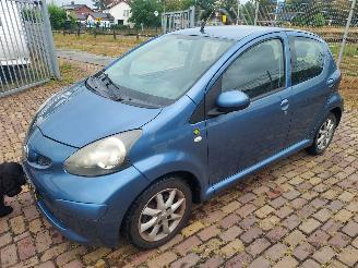 Toyota Aygo 5 deurs  850 euro minimum prijs picture 2