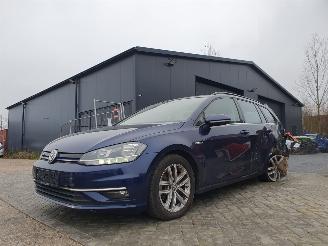 Vaurioauto  passenger cars Volkswagen Golf Variant 2019/10