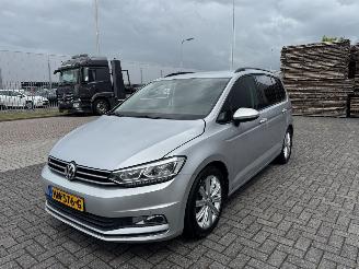 krockskadad bil auto Volkswagen Touran 1.4 TSI 110kw 7-Persoons 2015/12