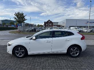 Damaged car Volvo V-40 1.6 D2 Momentum 2013/12