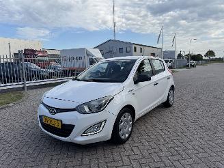 Schadeauto Hyundai I-20 1.2 i  63kw Airco 2012/6