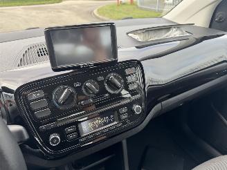 Volkswagen Up! 1.0 44Kw AIRCO picture 21