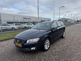 Schadeauto Volvo V-70 2.0 D4 Nordic+ 2014/5