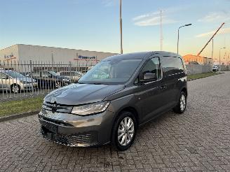 krockskadad bil bedrijf Volkswagen Caddy 2.0 TDI  Euro6  Navi 2024/5