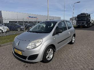 skadebil auto Renault Twingo 1.2 Athentique AIRCO 2008/5