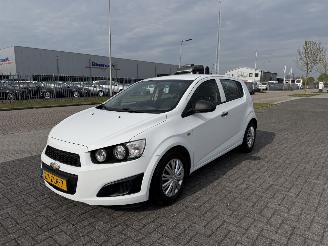 damaged passenger cars Chevrolet Aveo 1.2 63Kw AIRCO 2013/1