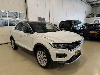 damaged passenger cars Volkswagen T-Roc 1.5 TSI  AUTOMAAT 2018/6