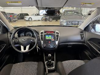 Kia Cee d Sporty wagon 1.4 CVVT 77Kw AIRCO picture 17