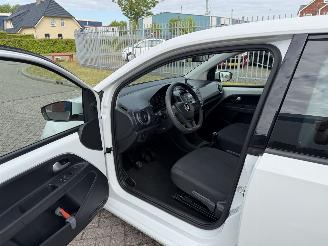 Volkswagen Up! 1.0 48kw Clima - Euro6 picture 12