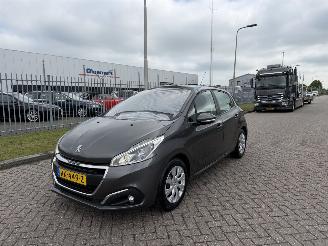 Voiture accidenté Peugeot 208 1.6 HDI 74Kw Navi - Airco 2017/12