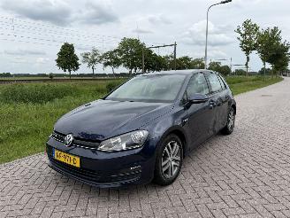 damaged passenger cars Volkswagen Golf 1.0 TSi 85Kw Clima - Navi 2017/1