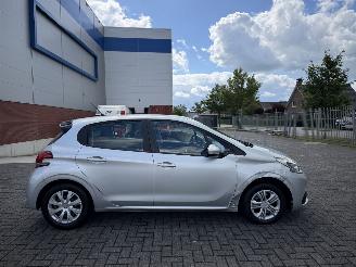 Peugeot 208 1.2 60kw Euro6 - Airco - Navi picture 5