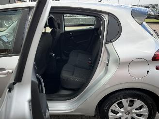 Peugeot 208 1.2 60kw Euro6 - Airco - Navi picture 16