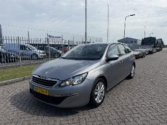 Voiture accidenté Peugeot 308 1.6 BlueHDI 88kw Clima - Navi 2015/10