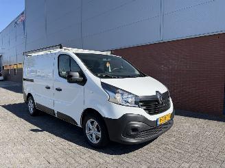 skadebil bedrijf Renault Trafic 1.6 DCI 88Kw AIRCO 2017/5
