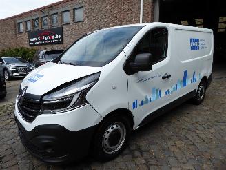 damaged passenger cars Renault Trafic Grand Confort 2021/5