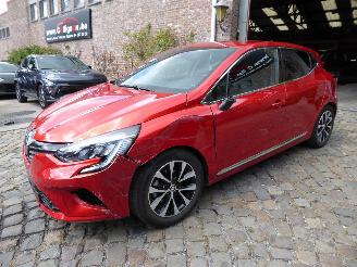 Vaurioauto  passenger cars Renault Clio Techno Hybrid 2023/4