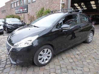Schadeauto Peugeot 208  2015/3