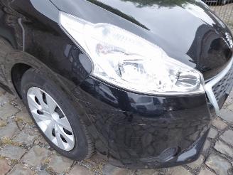 Peugeot 208  picture 4