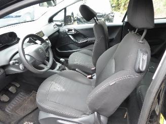 Peugeot 208  picture 9