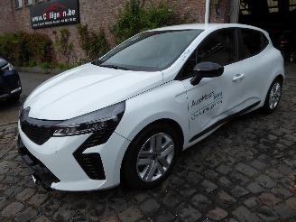 Schadeauto Renault Clio Evolution Hybrid automatic 2024/7