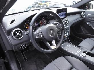 Mercedes GLA 200D picture 14