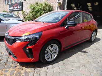 Schadeauto Renault Clio Evolution E Tech 2025/4