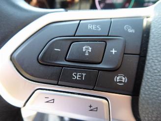 Volkswagen Golf Life picture 14