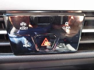 Volkswagen Golf Life picture 18