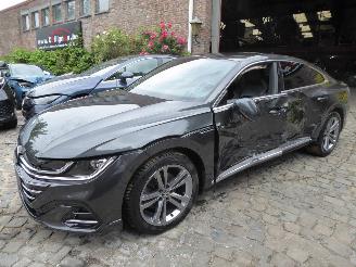 damaged passenger cars Volkswagen Arteon R Line 2022/5