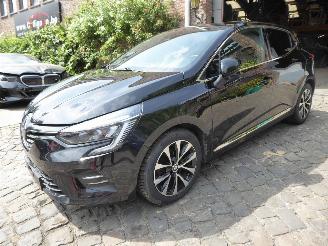krockskadad bil auto Renault Clio V Techno 2023/8