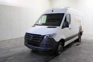 damaged passenger cars Mercedes Sprinter  2023/5