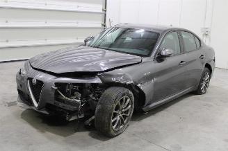 Damaged car Alfa Romeo Giulia  2020/11