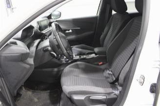 Peugeot e-208  picture 11