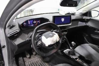 Peugeot 208  picture 9
