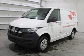 Damaged car Volkswagen Transporter T6 2023/5