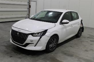 Vaurioauto  passenger cars Peugeot 208  2022/4