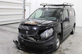 krockskadad bil auto Peugeot Partner  2020/6