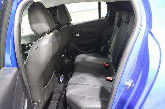 Peugeot 208  picture 12