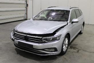 damaged passenger cars Volkswagen Passat  2022/9