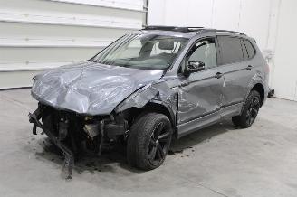 Schadeauto Volkswagen Tiguan  2023/11