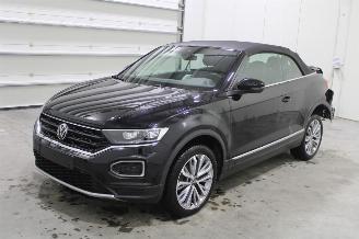 damaged passenger cars Volkswagen T-Roc  2021/4
