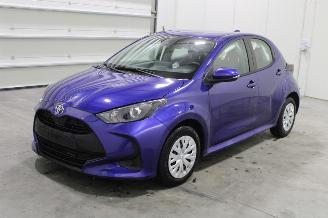 krockskadad bil auto Toyota Yaris  2023/6