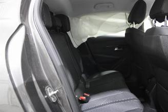 Peugeot 208  picture 11